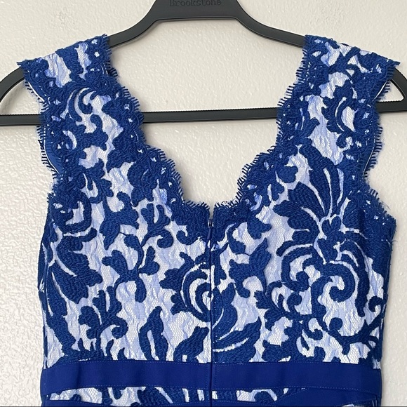 NWT Tadashi Shoji Embroidered Lace V-Neck Vibrant Blue Dress Size 2 - Picture 7 of 10